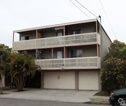 Building Photo - 2215 E Florida St