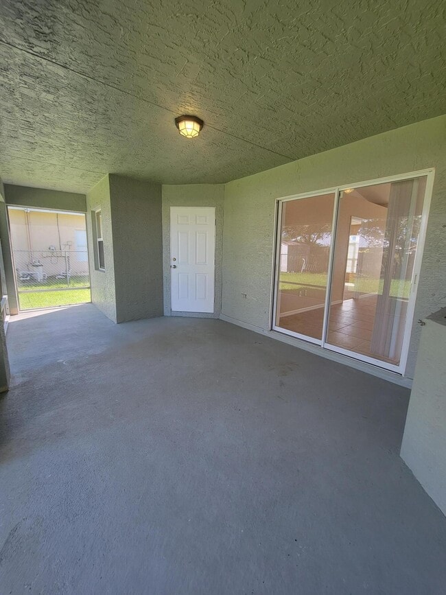 Building Photo - 3125 SW Dimattia St