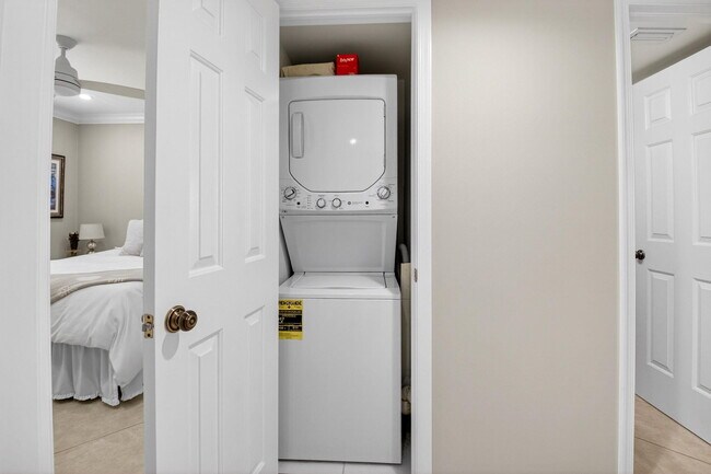 Building Photo - 75 Venetian Dr