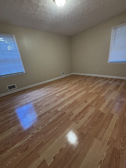 Building Photo - 560 Grimes Pl