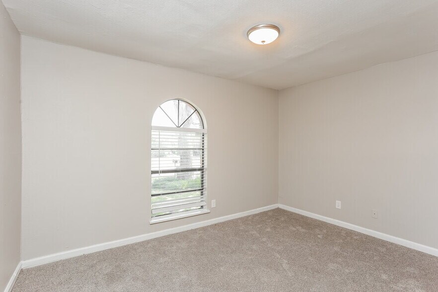 Building Photo - 8714 Miami Dr