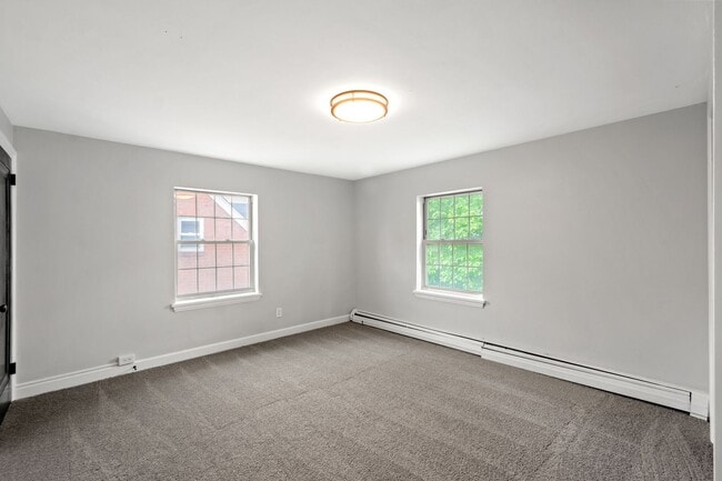 Building Photo - Stunning 5 bedroom home in McKeesport available July 1!