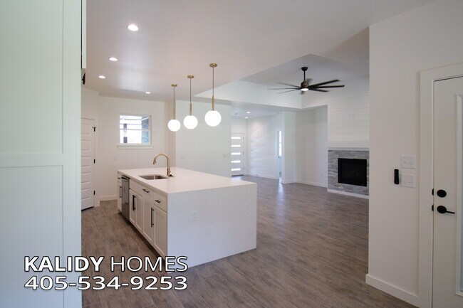 Building Photo - 2141 Kalidy Dr