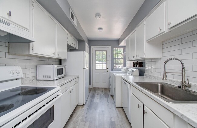 Building Photo - 5208 Arboles Dr