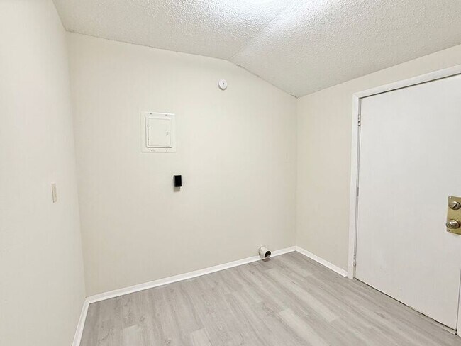 Building Photo - 721 N 48th Ave