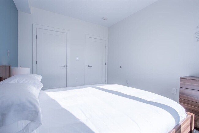 Building Photo - 900 Beacon St