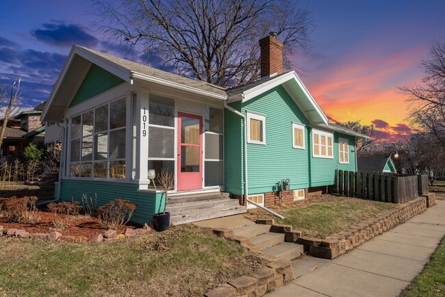 Primary Photo - 1019 W 4th St