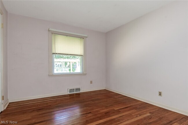 Building Photo - 8279 Westmoor Rd