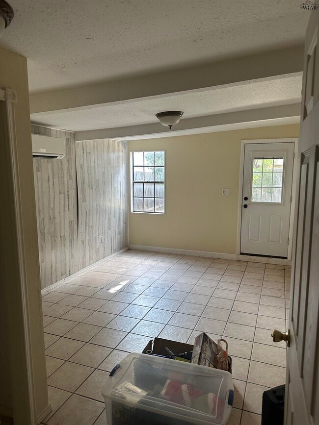 Building Photo - 2923 Lavell Ave