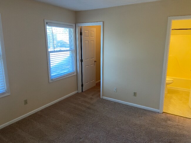 Building Photo - 3134 High Ridge Dr
