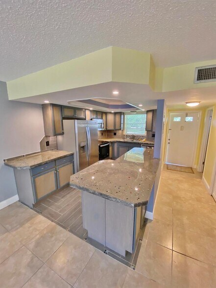 Building Photo - 5170 SW 40th Ave