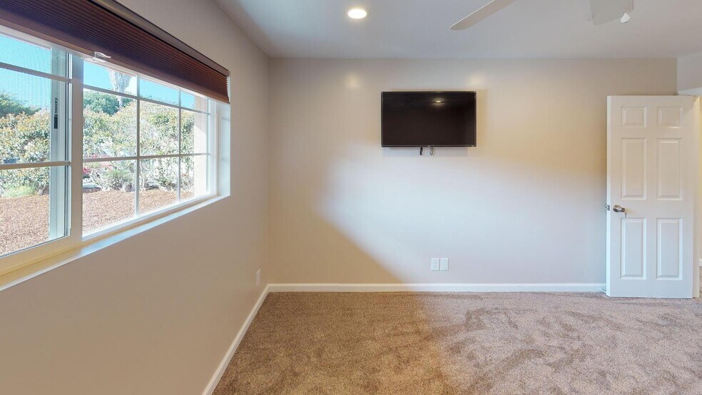 Building Photo - 1751 Catalina Blvd