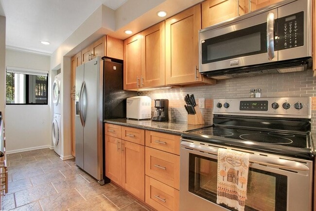 Building Photo - 821 Bahia Del Sol Dr