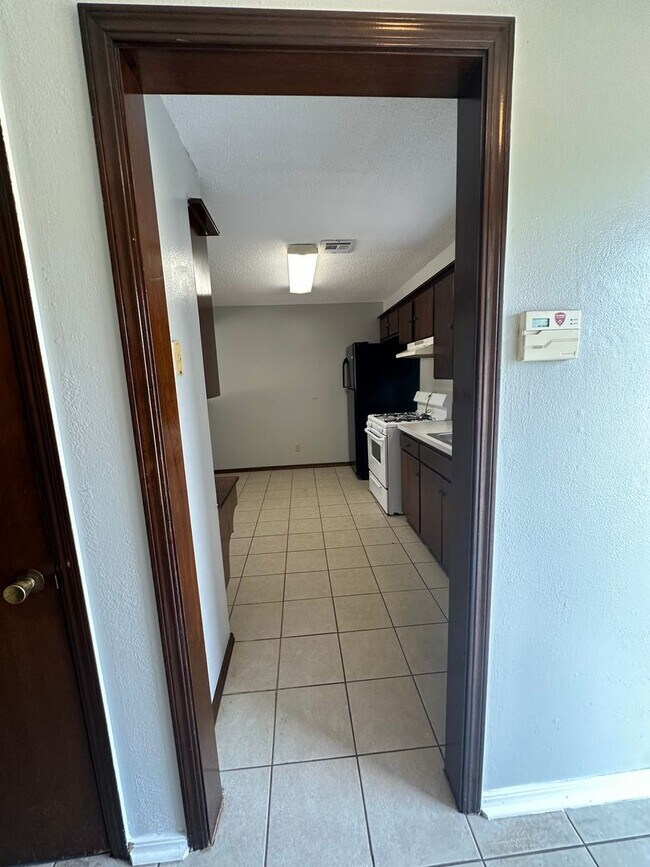 Building Photo - 3904 Overland Dr