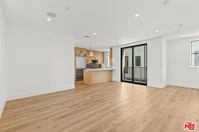 Building Photo - 14378 Ventura Blvd