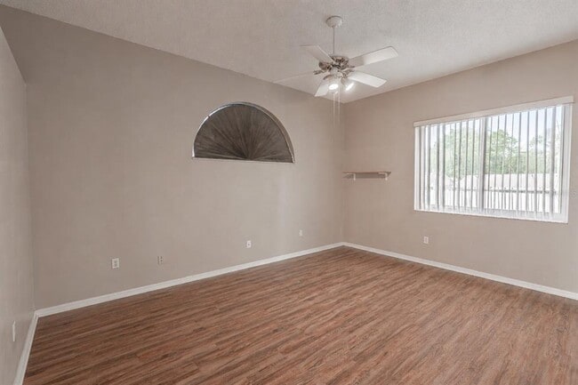 Building Photo - 10435 Crestfield Dr