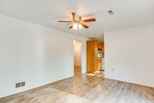 Building Photo - 825 Barkley Dr