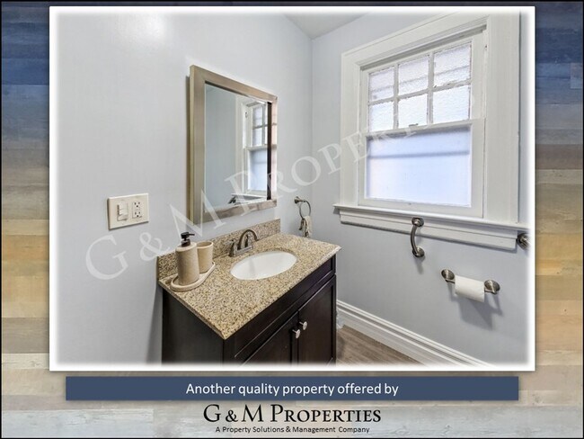 Building Photo - Rare Park Ave Rental – Spacious 3-Bedroom with Original Charm