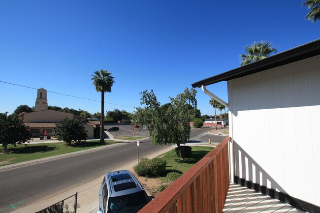 Building Photo - Rare Find in the Coveted Cheery Lynn Historic District!