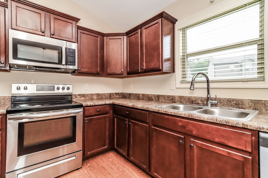 Building Photo - 202 Comet Ct