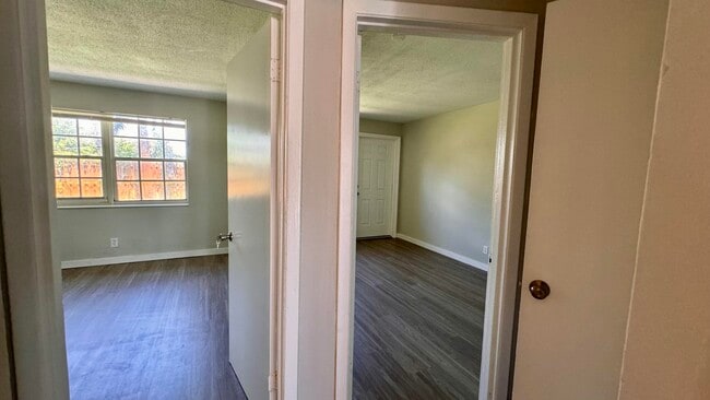 Building Photo - 141 NE 6th Ave