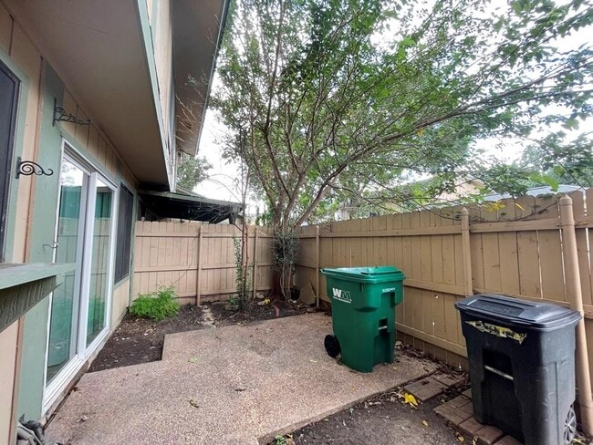 Building Photo - 9502 Quail Village Ln