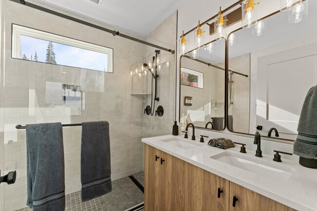 Building Photo - 220 Circle Dr