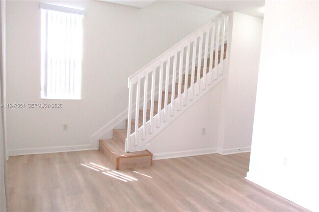 Building Photo - 1485 NE 33rd Rd