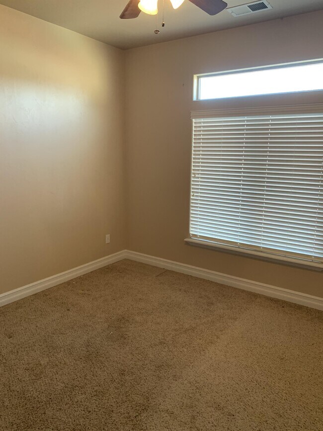 Building Photo - 464 1/2 Chatfield Ln