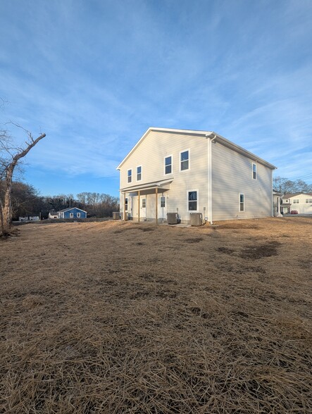 Building Photo - 389 Armstrong St