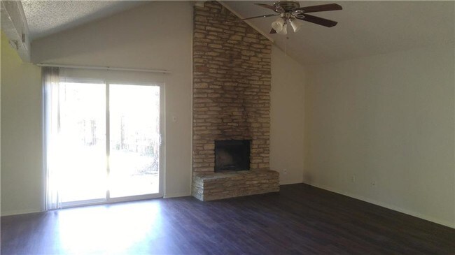 Building Photo - 1608 Dale Cove