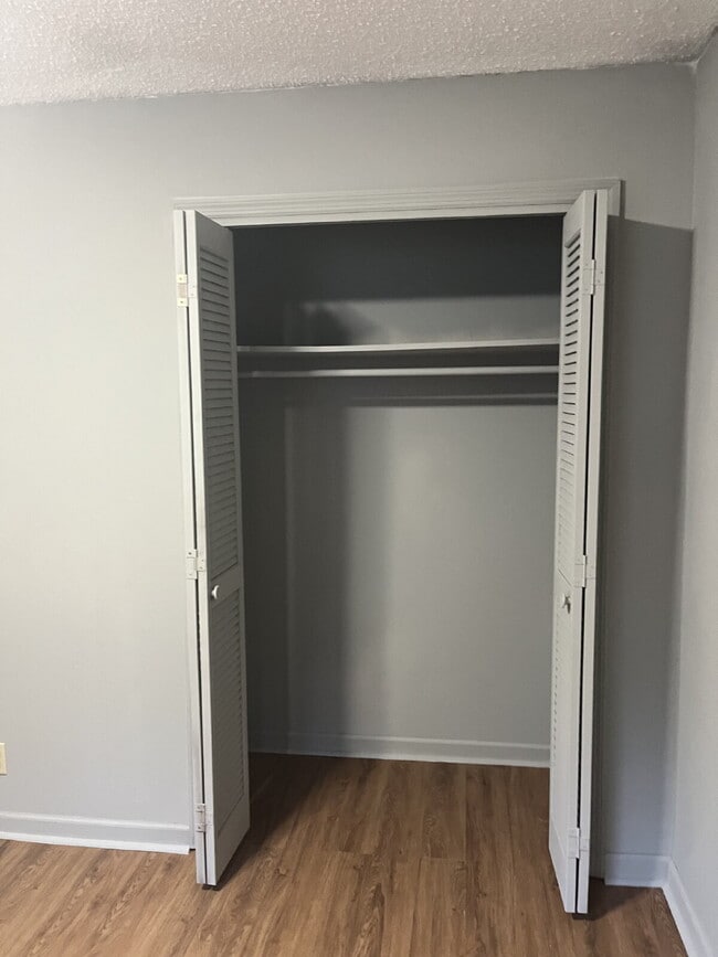 Building Photo - 665 Dutchmans Dr