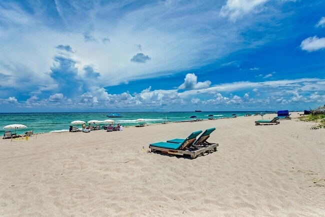 Building Photo - 145 S Ocean Ave