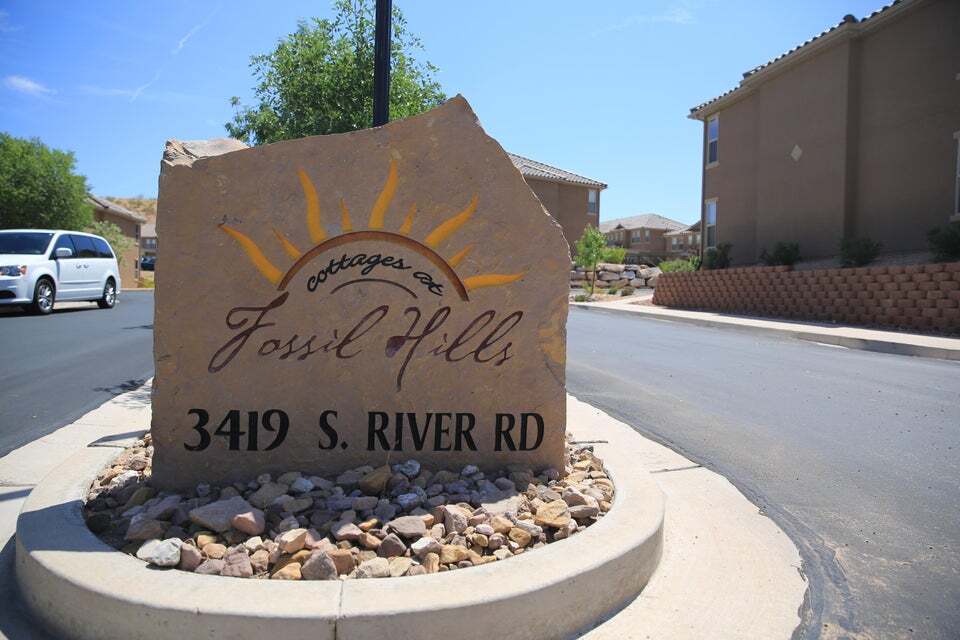 Building Photo - 3419 S River Rd