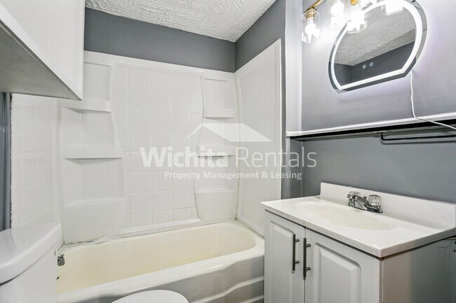 Building Photo - 1132 B W Munnell Ave