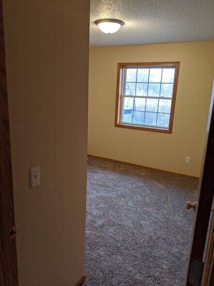 Building Photo - 3206 S Cedar Ave