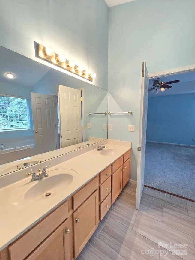 Building Photo - 8221 Brookings Dr