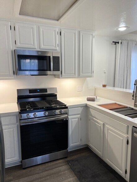 COUNTER SPACE - 627 Coronado Ave