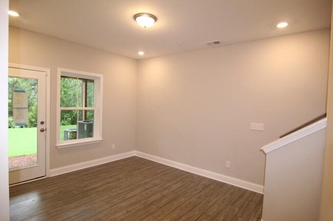 Building Photo - 132 Boxcar Wy SE