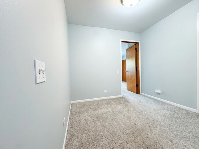 Building Photo - 2943 Stonewater Dr