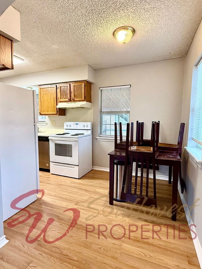 Building Photo - Charming 3 bedroom, 1 bath home