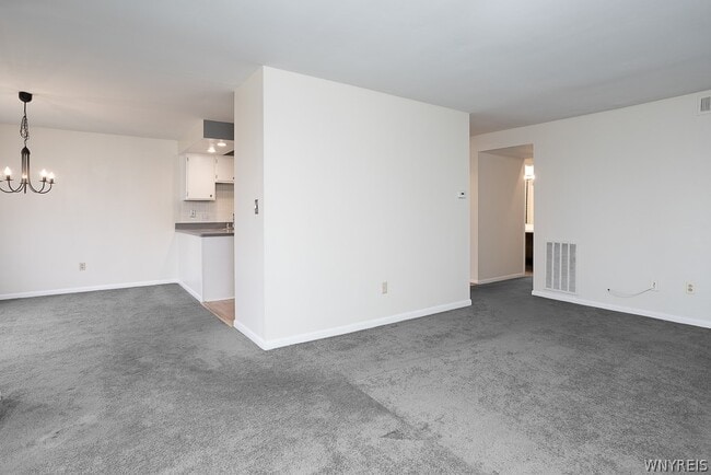 Building Photo - 45 Beehunter Ct