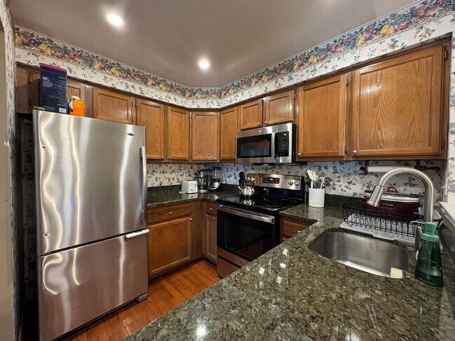 Building Photo - Bright And Spacious 2 Bed 2 Bath Condo In Ramblewood At Daventry