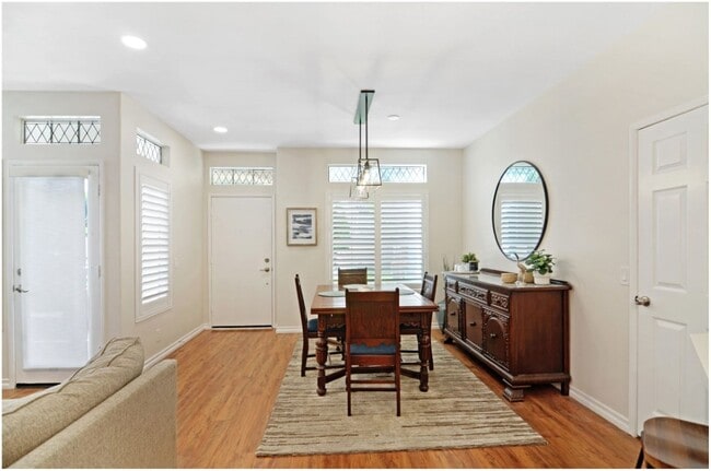 Building Photo - Fully Furnished Short Term Ocean Close Rental