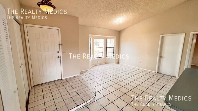 Building Photo - 3257 Dudley Dr