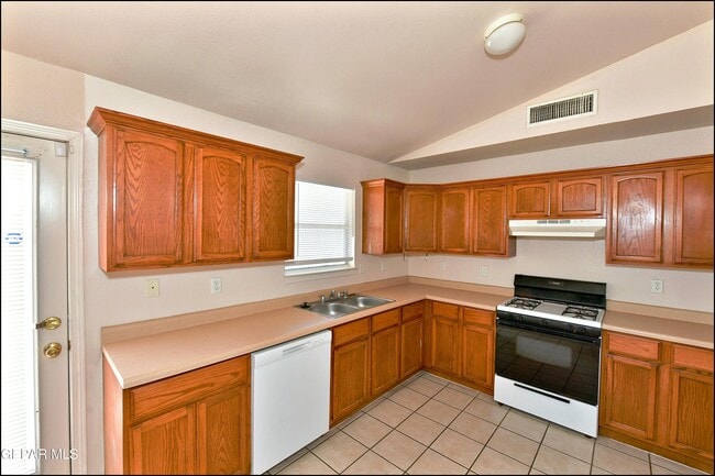 Building Photo - 4100 Tierra Venado Dr