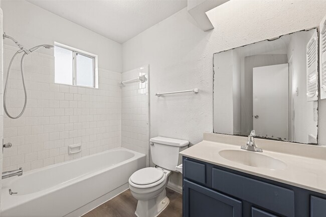 Building Photo - 7523 La Pl Dr