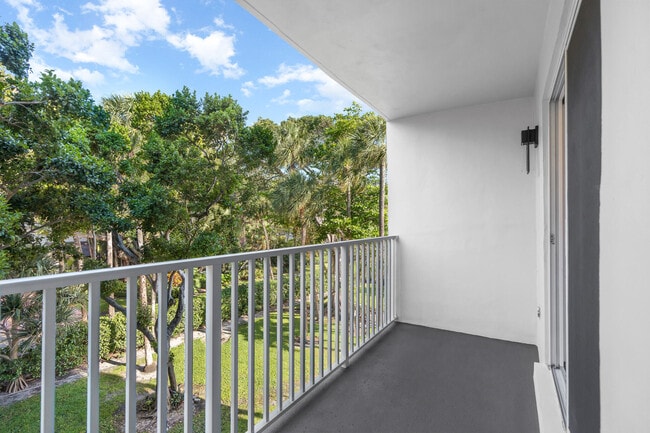 Building Photo - 950 Ponce De Leon Rd