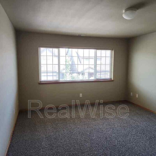 Building Photo - 2885 SW Indian Cir