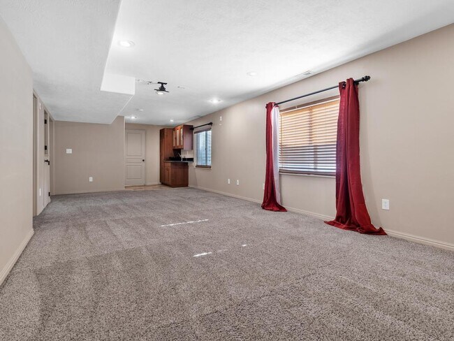 Building Photo - 6313 S Lake Fork Cir